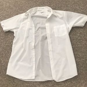 Van Heusen button up short sleeve shirts           (Never Worn)